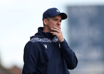 PSG : Un ex-Marseillais pète les plombs et balance un doigt d’honneur au bus parisien !