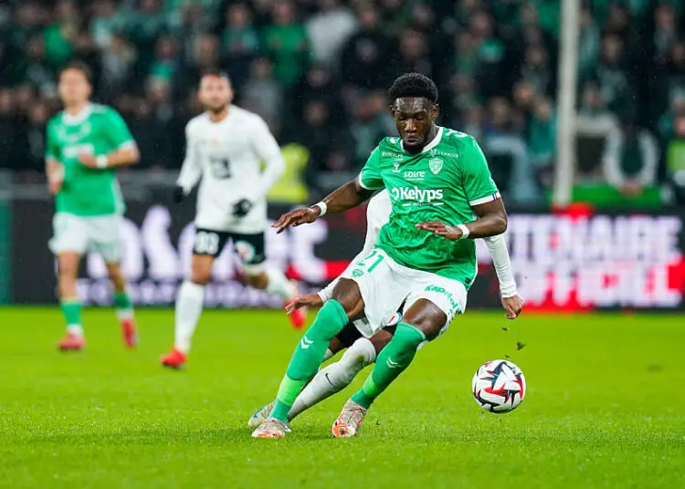 ASSE : Dylan Batubinsika attaqué par un supporter à la sortie du stade !
