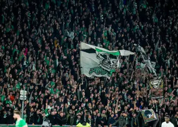 Les ultras de Saint-Étienne dézinguent leur équipe avec une punchline d’une série culte !