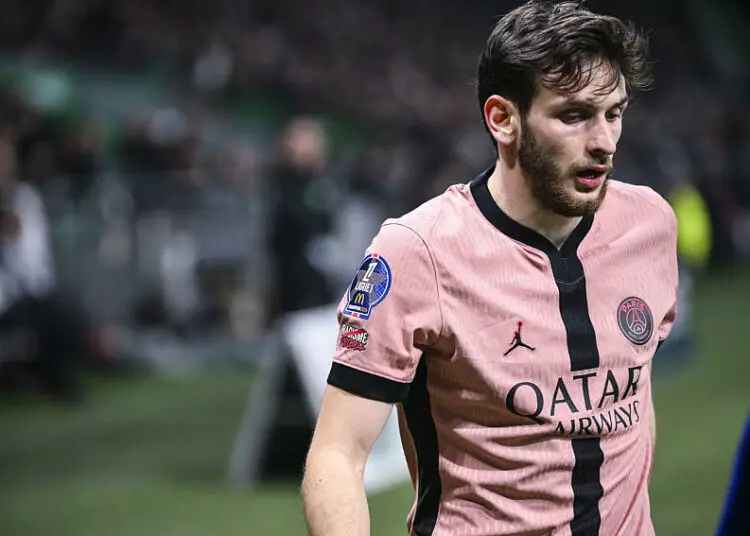 PSG : Kvaratskhelia en mission furtive – Son déguisement délirant à Disney !