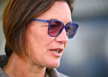 Virée… mais dispo : l’ex-sélectionneuse ne ferme aucune porte !