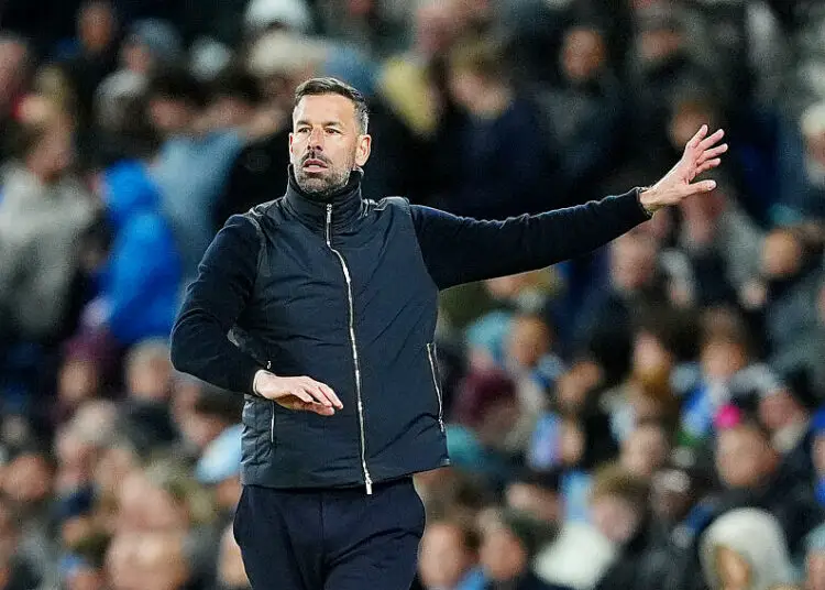 Van Nistelrooy fait le ménage à Leicester : papa viré, chien banni, ambiance militaire !