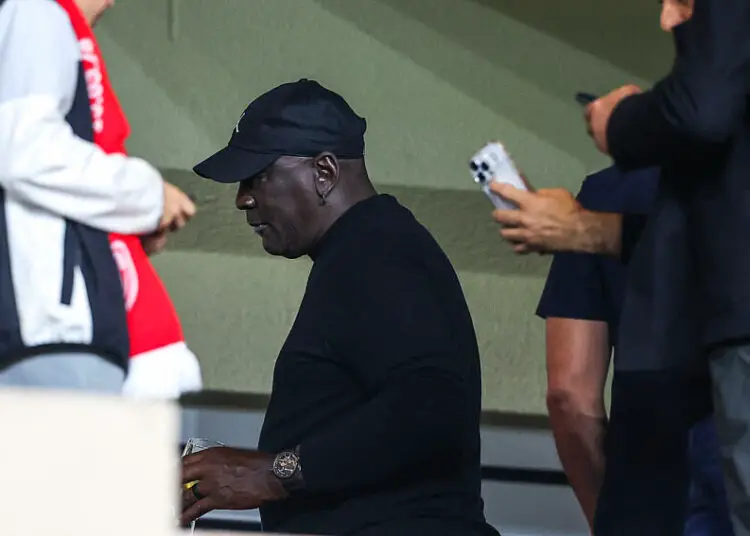 Michael Jordan rejoint NBC : une légende du terrain passe aux commentaires