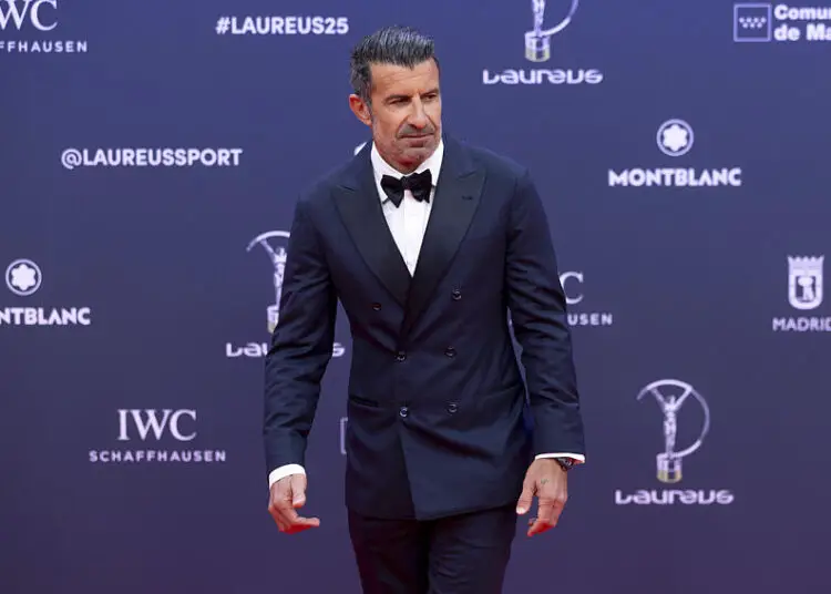 Luis Figo insulté de « traître » par un supporter du Barça en plein face-à-face