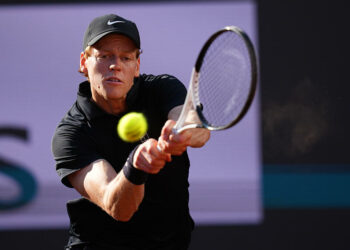 Le pape Léon XIV, passionné de tennis, accueille Jannik Sinner au Vatican pour une rencontre inédite