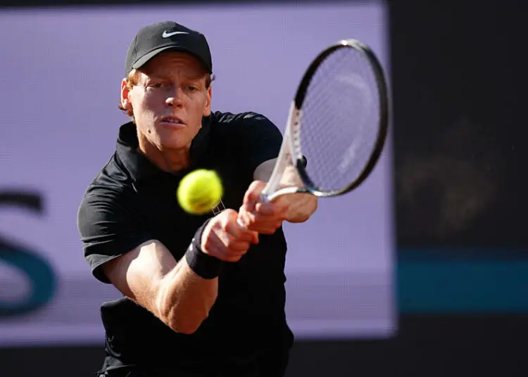 Le pape Léon XIV, passionné de tennis, accueille Jannik Sinner au Vatican pour une rencontre inédite