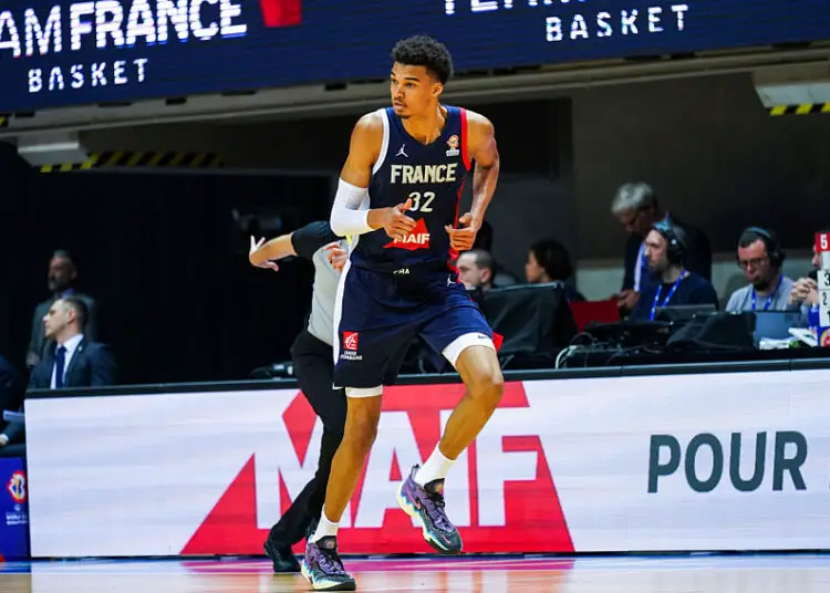 Victor Wembanyama rasé par un moine Shaolin : la métamorphose choc du prodige français