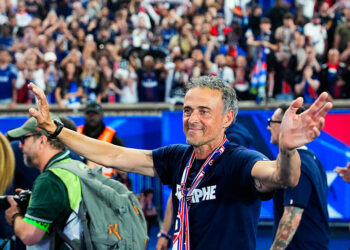 PSG : Des rugbymans croisent Luis Enrique et le défient… direction la Corrèze pour le coach !