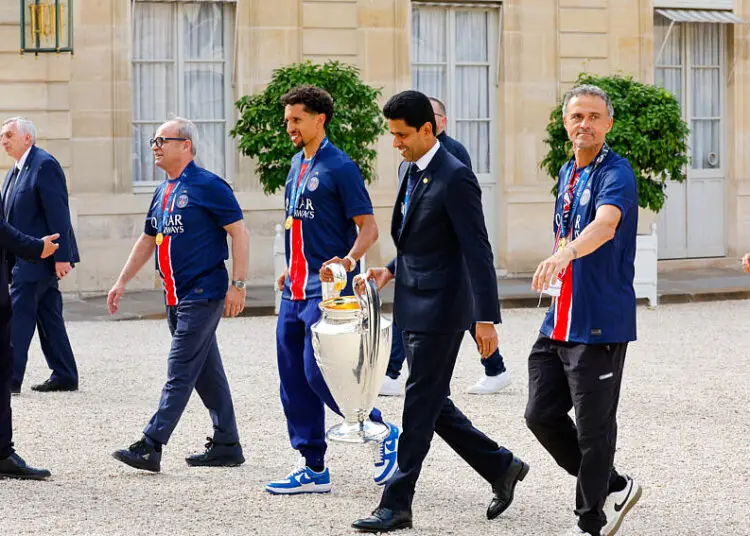 Le PSG ovationné sur les Champs-Élysées après son sacre (vidéo)