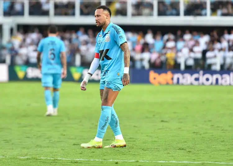 Neymar choque le Brésil : un but de la main suivi d’une expulsion avec Santos !