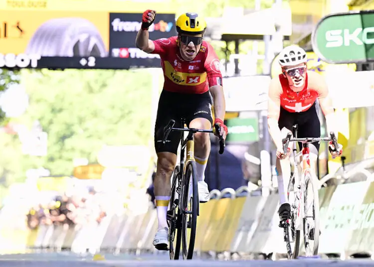 Tour de France : « Israël sur le Tour, le Tour se rend complice » — un manifestant interrompt le sprint final à Toulouse