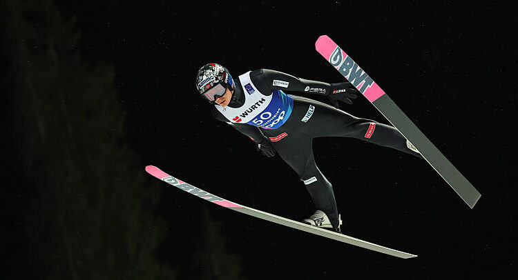 Scandale des combinaisons : Marius Lindvik et Johann André Forfang suspendus trois mois par la FIS