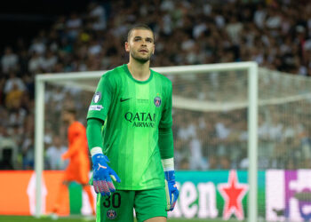 PSG : Lucas Chevalier, nouveau héros des gardiens, succède à Donnarumma avec éclat