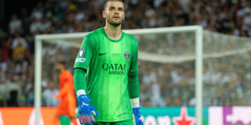 PSG : Lucas Chevalier, nouveau héros des gardiens, succède à Donnarumma avec éclat