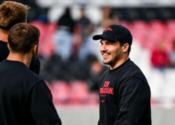 Antoine Dupont et Iris Mittenaere : le couple star qui fascine toujours la presse sportive en 2025