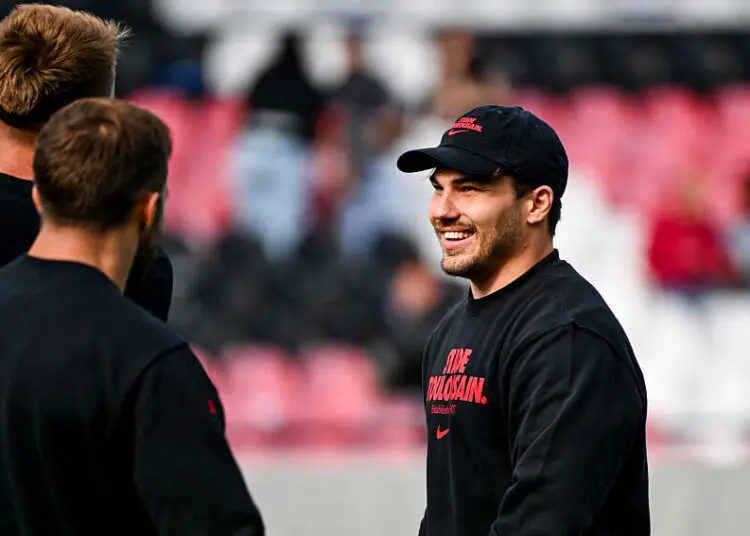 Antoine Dupont et Iris Mittenaere : le couple star qui fascine toujours la presse sportive en 2025