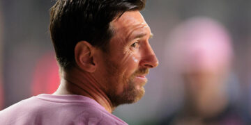 Incroyable hasard à Barcelone : un couple filme sa balade et rencontre Lionel Messi !