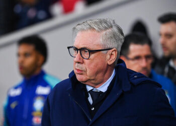 Une star s’offre la Porsche d’Ancelotti… et sa réaction devient virale