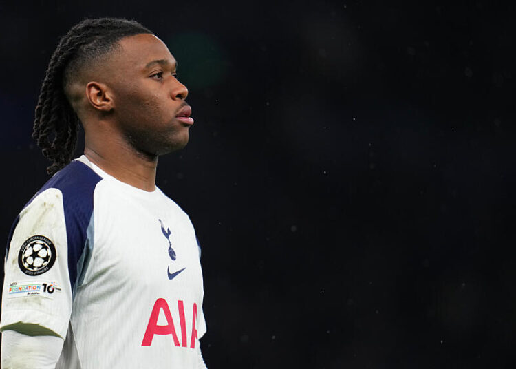 Scandale à Tottenham Hotspur : un joueur menacé avec une arme à feu par son ancien agent !