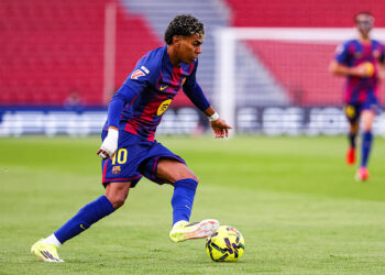 Barça : Lamine Yamal claque un ciseau exceptionnel et enflamme le stade (vidéo)
