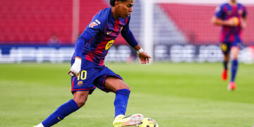 Barça : Lamine Yamal claque un ciseau exceptionnel et enflamme le stade (vidéo)