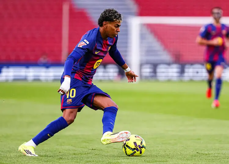 Barça : Lamine Yamal claque un ciseau exceptionnel et enflamme le stade (vidéo)
