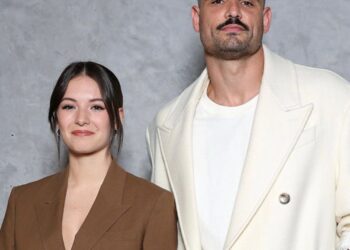 Elsa Bois et Florent Manaudou grillés ensemble à la Fashion Week