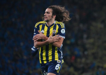 Guendouzi violemment agressé lors de la célébration d’un but