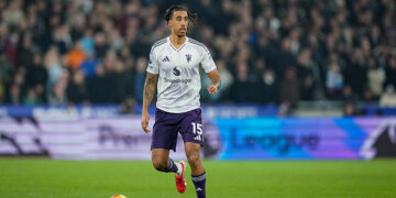 Manchester United : Leny Yoro flashé à 115 km/h en ville, il dit adieu à son permis