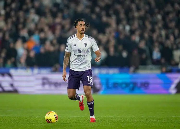 Manchester United : Leny Yoro flashé à 115 km/h en ville, il dit adieu à son permis