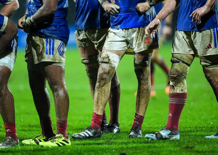 Incroyable mais vrai : un joueur hospitalisé à cause d’une… crotte de chien !