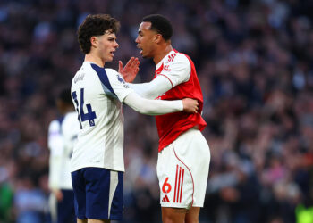 Derby Tottenham–Arsenal : le geste inacceptable d’Archie Gray qui scandalise après la débâcle des Spurs