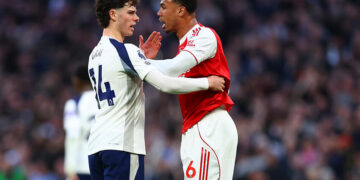 Derby Tottenham–Arsenal : le geste inacceptable d’Archie Gray qui scandalise après la débâcle des Spurs