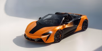 Une Artura rarissime pour un sacre historique : McLaren frappe fort après son titre F1