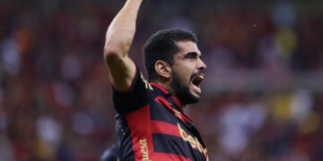 « Je jouais à la PlayStation toute la nuit » : la confession inattendue de Zé Roberto sur son échec au Real Madrid