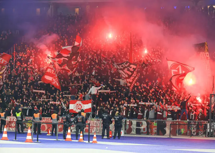 Kaiserslautern en feu : un tifo spectaculaire qui enflamme le stade ! 🤩🔥