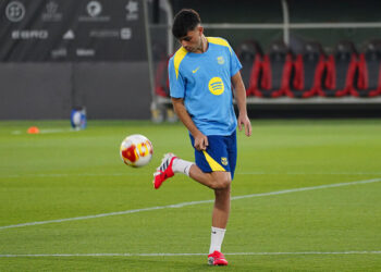 FC Barcelona : Pedri se balade sur le terrain