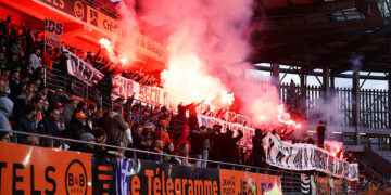 FC Lorient : un tifo des Merlus Ultras au Moustoir déclenche une vive controverse