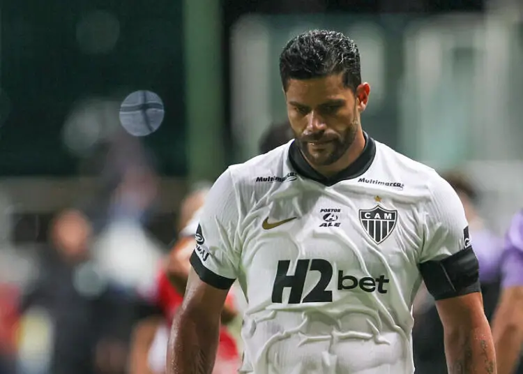 Brésil : bagarre générale en finale, l’arbitre sort 23 cartons rouges dans un chaos total !