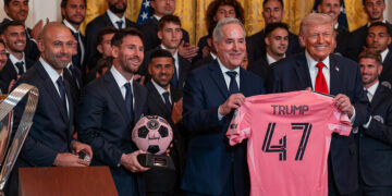 Trump accueille Messi à la Maison Blanche… mais semble complètement perdu !