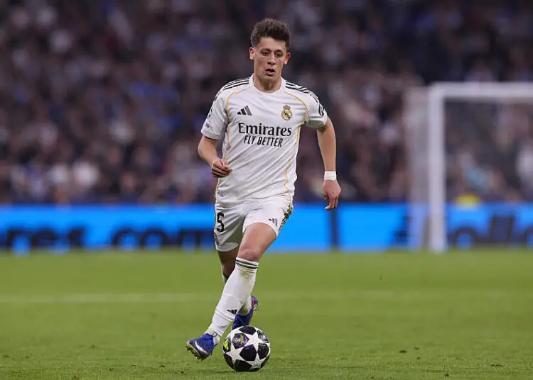 Le missile irréel d’Arda Güler : un chef-d’œuvre de 68 mètres qui enflamme le Bernabéu