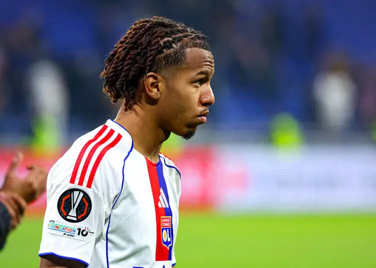 Kango enflamme la salle pour son bizutage !