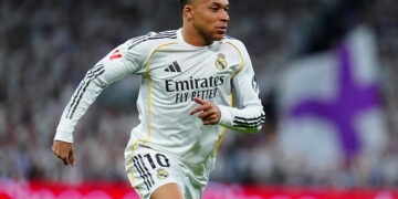 Le staff du Real Madrid devient la risée du monde après le “genou inversé” de Kylian Mbappé