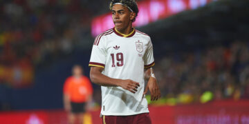 « Monsieur, le grand-père » : Lamine Yamal allume violemment Robert Lewandowski