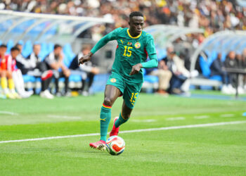 Le Sénégal dévoile son trophée au Maroc avant d’affronter le Pérou : un geste qui intrigue !