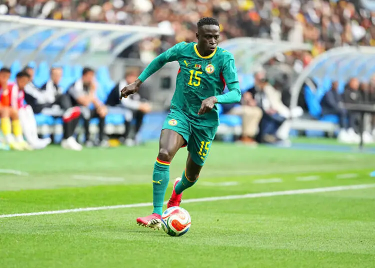 Le Sénégal dévoile son trophée au Maroc avant d’affronter le Pérou : un geste qui intrigue !