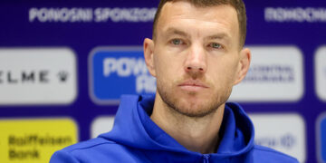 « Levez-vous pour l’Italie ! » : Edin Džeko lâche un message choc