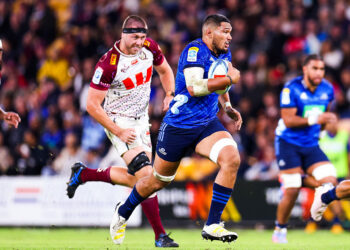 Soudés dans l’épreuve : les All Blacks se rasent la tête pour soutenir leur coéquipier face au cancer