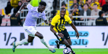 Diaby pète les plombs : coup violent aux testicules d’un adversaire en plein match !