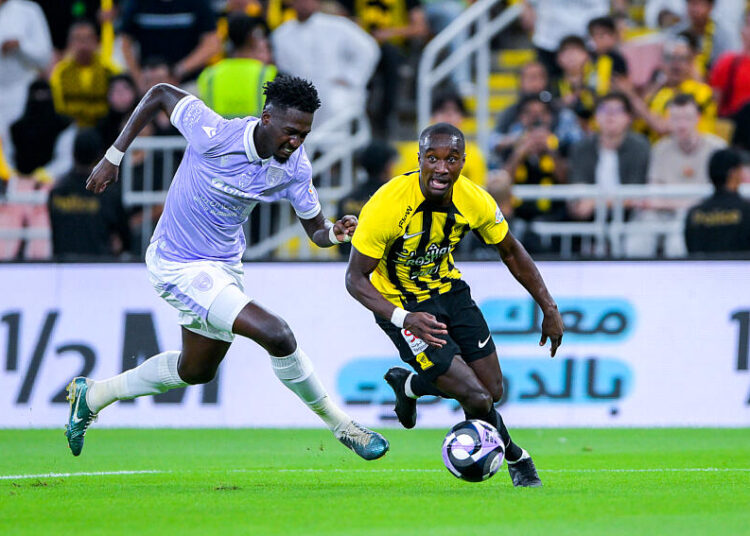 Diaby pète les plombs : coup violent aux testicules d’un adversaire en plein match !